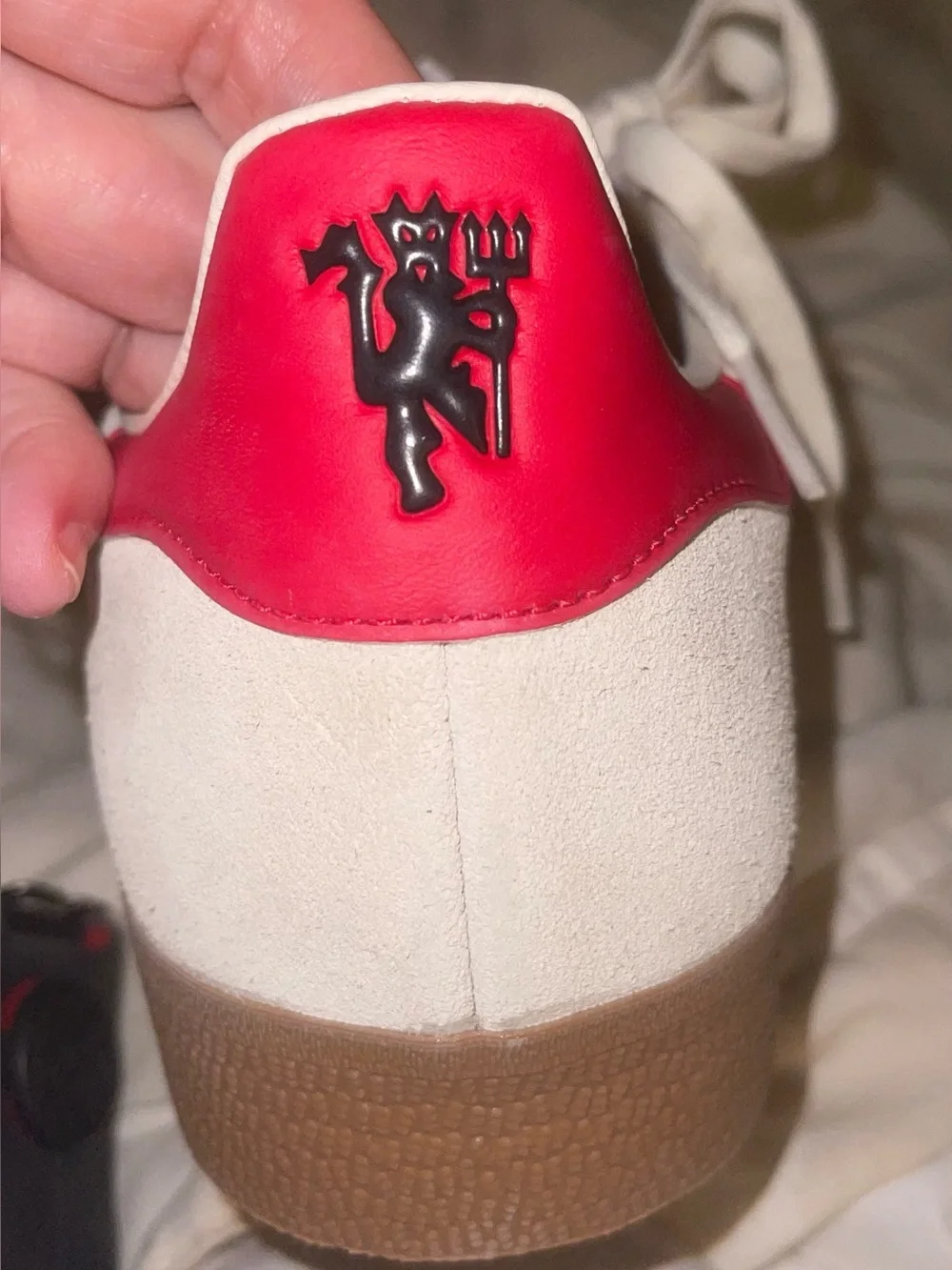 BNWT  adidas Cream & Red Manchester United Gazelle Sneakers